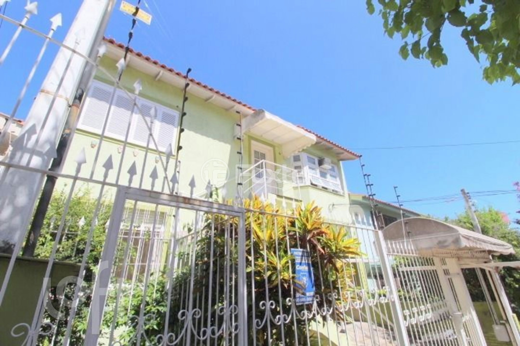 Casa à venda com 8 quartos, 330m² - Foto 3