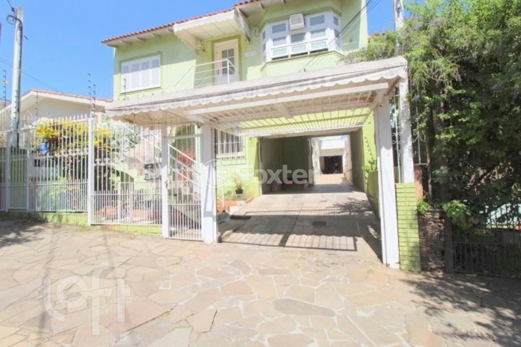 Casa à venda com 8 quartos, 330m² - Foto 1