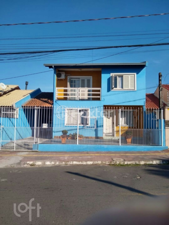 Casa à venda com 3 quartos, 236m² - Foto 1