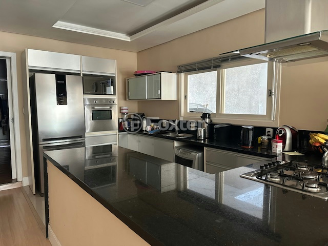 Casa à venda com 5 quartos, 280m² - Foto 2