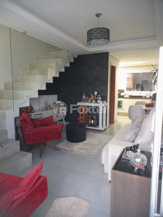 Casa à venda com 2 quartos, 64m² - Foto 2
