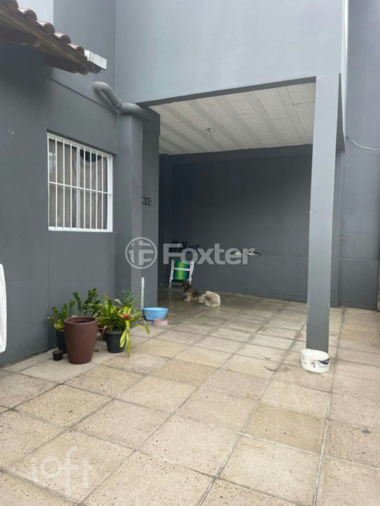 Casa à venda com 3 quartos, 98m² - Foto 1