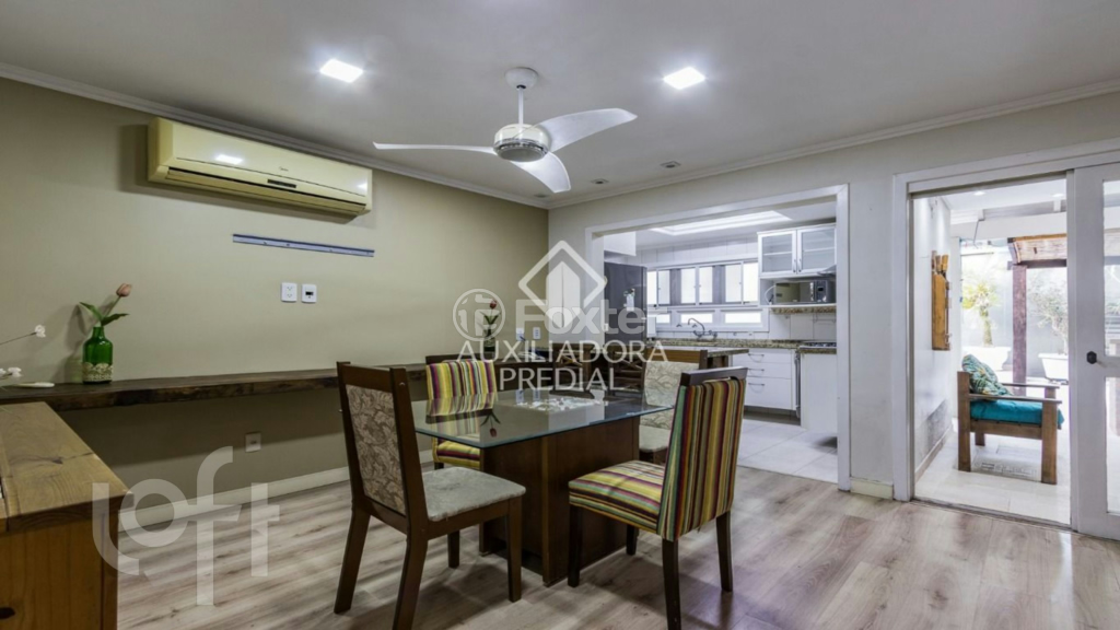 Casa de Condomínio à venda com 3 quartos, 194m² - Foto 2