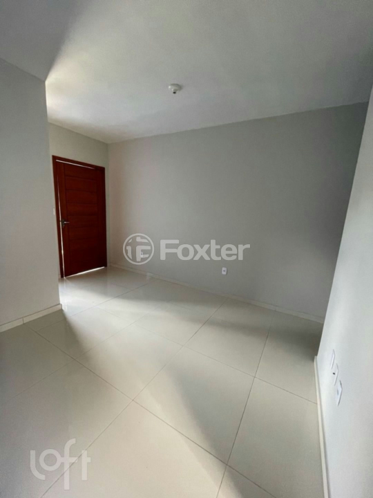 Casa à venda com 2 quartos, 48m² - Foto 5