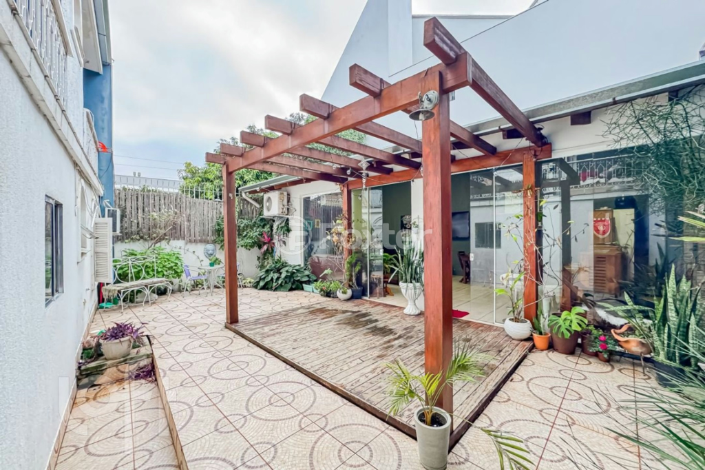Casa à venda com 7 quartos, 391m² - Foto 3