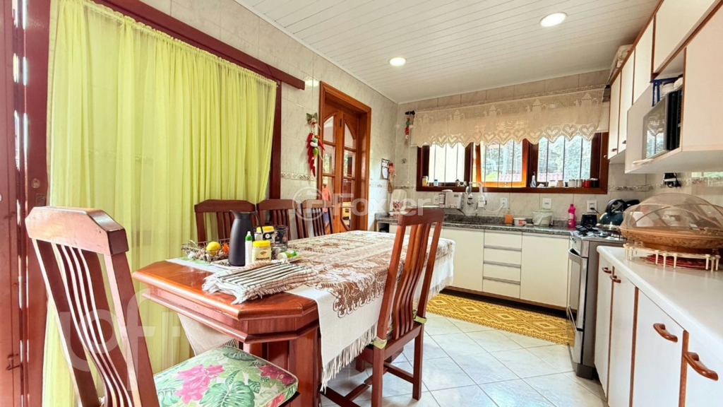 Casa à venda com 3 quartos, 318m² - Foto 10