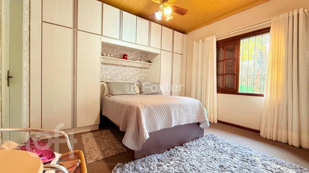 Casa à venda com 3 quartos, 318m² - Foto 2