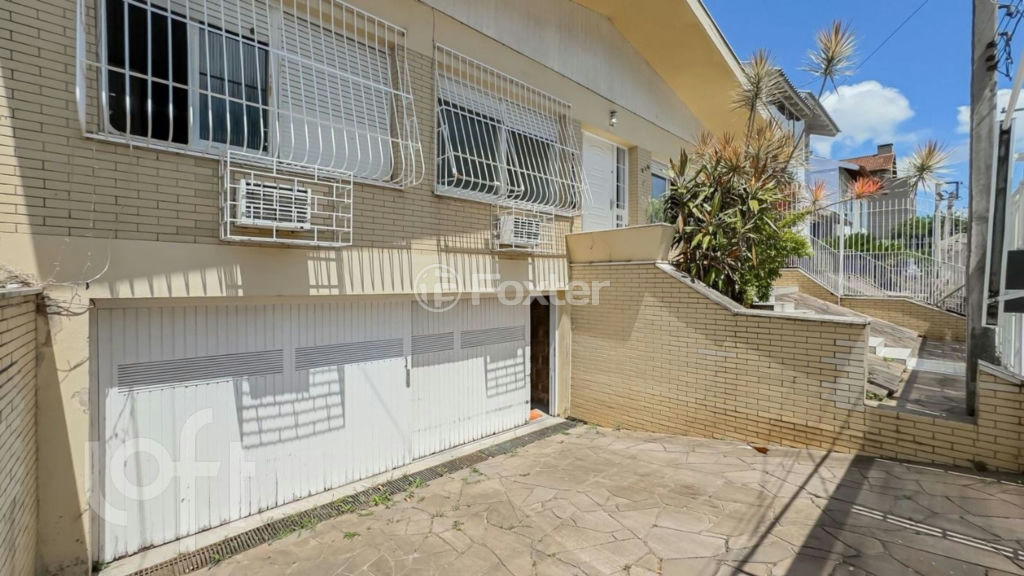 Casa à venda com 3 quartos, 242m² - Foto 2