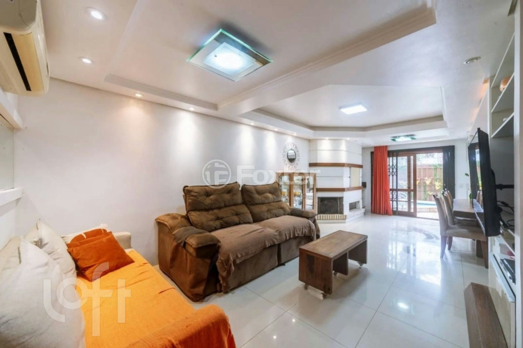 Casa de Condomínio à venda com 4 quartos, 205m² - Foto 1