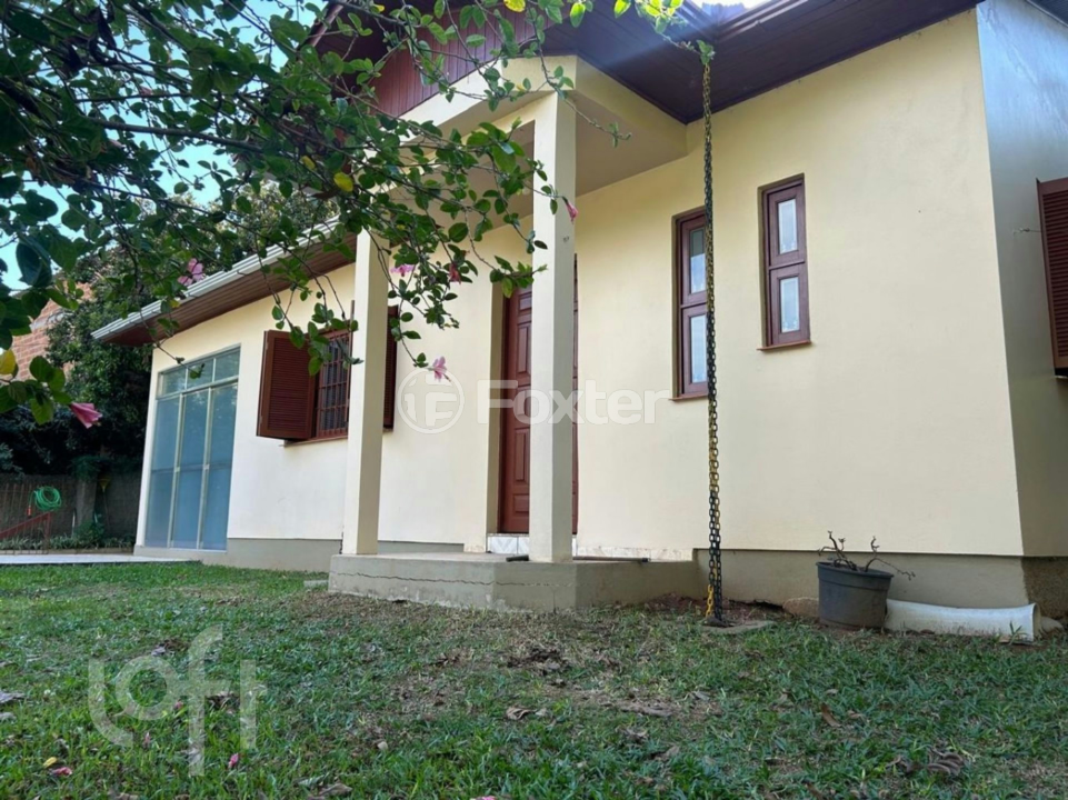 Casa à venda com 3 quartos, 142m² - Foto 1
