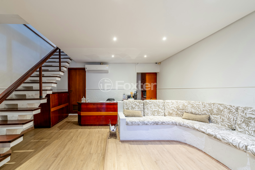 Casa à venda com 8 quartos, 450m² - Foto 1