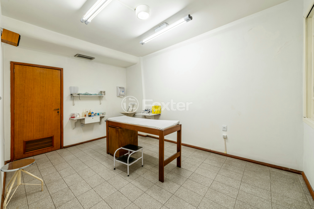 Casa à venda com 8 quartos, 450m² - Foto 4
