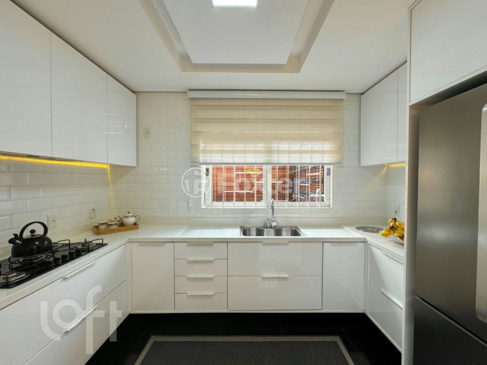 Casa à venda com 3 quartos, 244m² - Foto 4