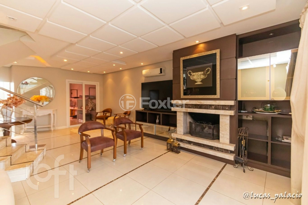 Casa à venda com 3 quartos, 326m² - Foto 1