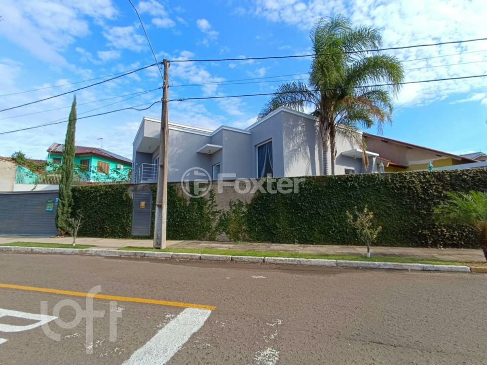 Casa à venda com 5 quartos, 200m² - Foto 1