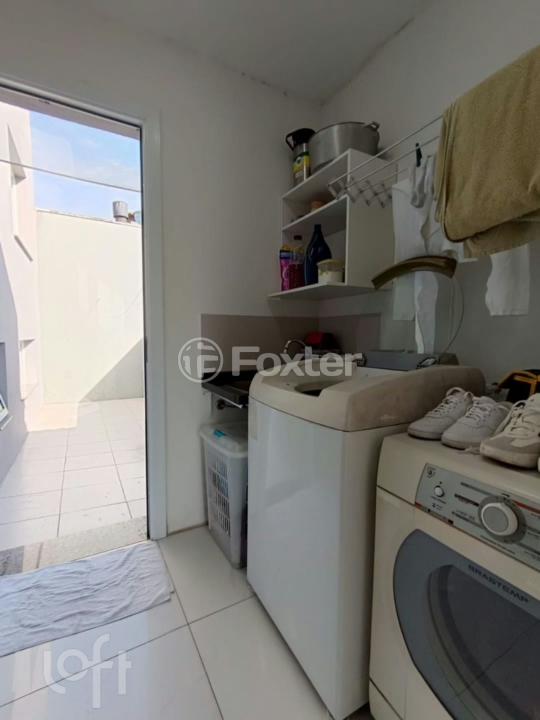 Casa à venda com 5 quartos, 200m² - Foto 17
