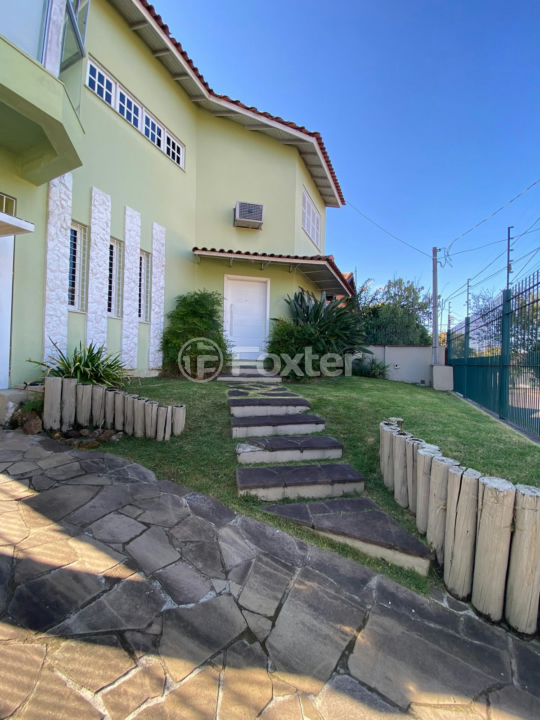 Casa à venda com 3 quartos, 277m² - Foto 3