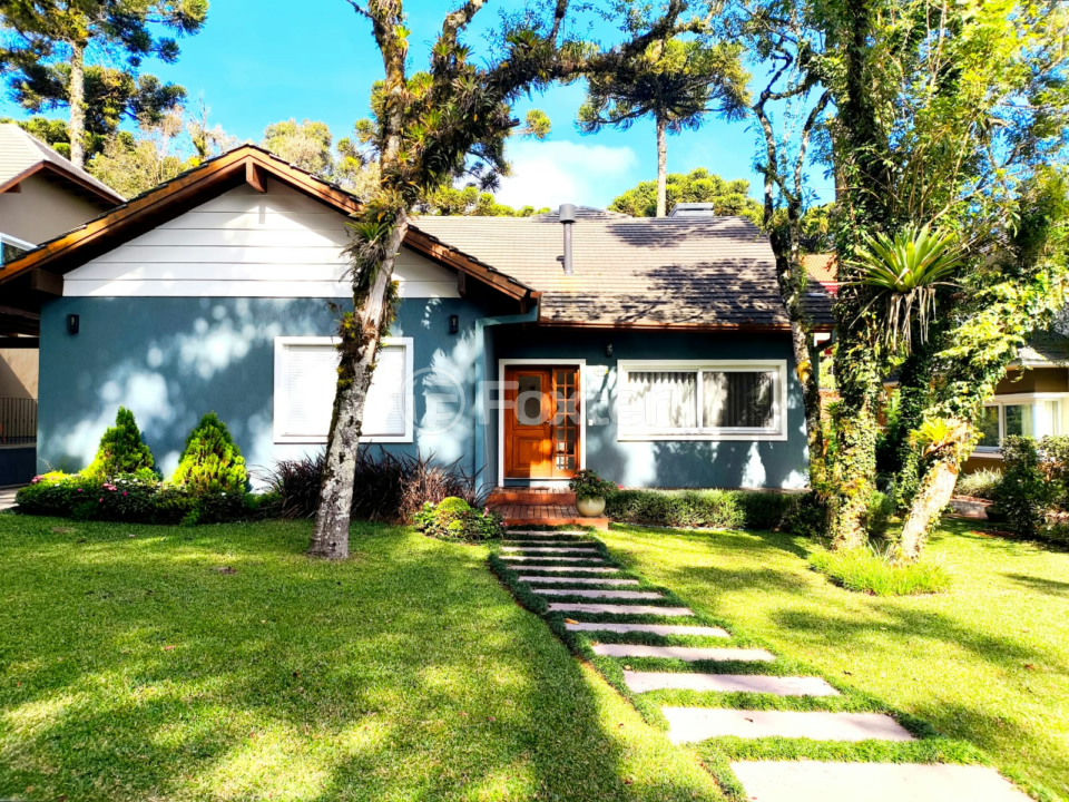 Casa de Condomínio à venda com 4 quartos, 278m² - Foto 1