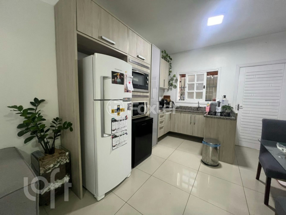 Casa à venda com 2 quartos, 71m² - Foto 3
