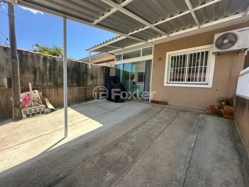 Casa à venda com 2 quartos, 60m² - Foto 2
