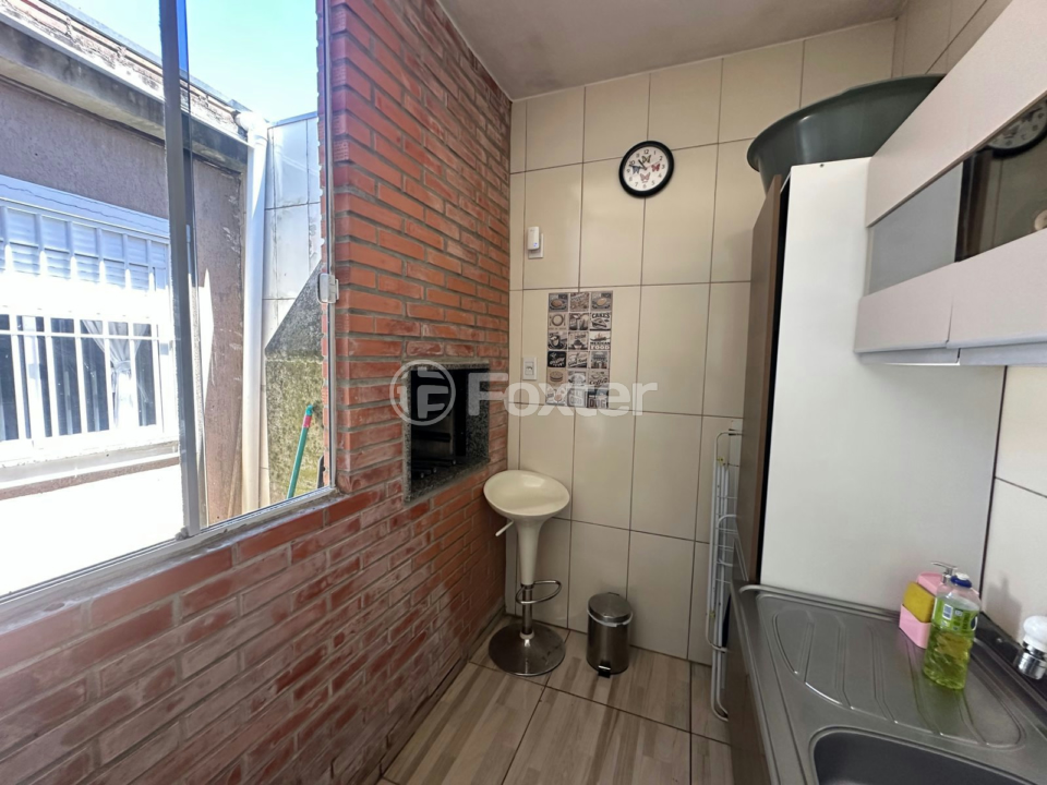 Casa à venda com 2 quartos, 60m² - Foto 4