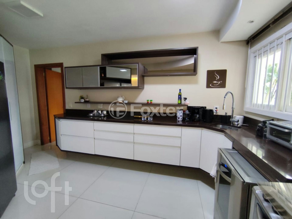 Casa à venda com 3 quartos, 266m² - Foto 4