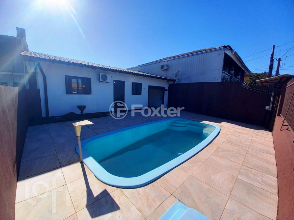 Casa à venda com 2 quartos, 80m² - Foto 1