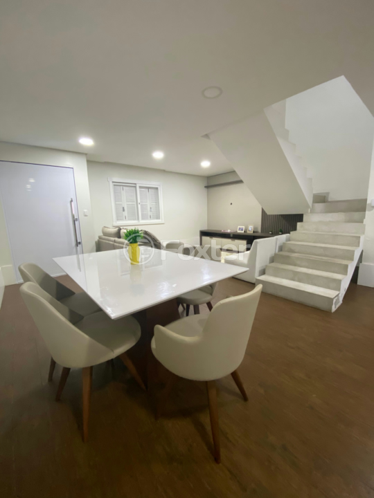 Casa à venda com 3 quartos, 180m² - Foto 1