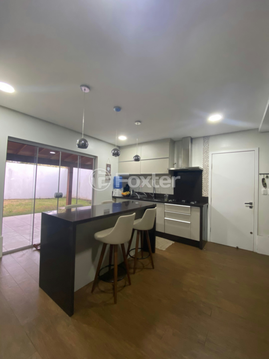 Casa à venda com 3 quartos, 180m² - Foto 4