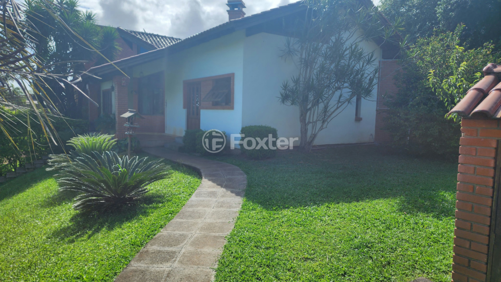 Casa de Condomínio à venda com 3 quartos, 337m² - Foto 2