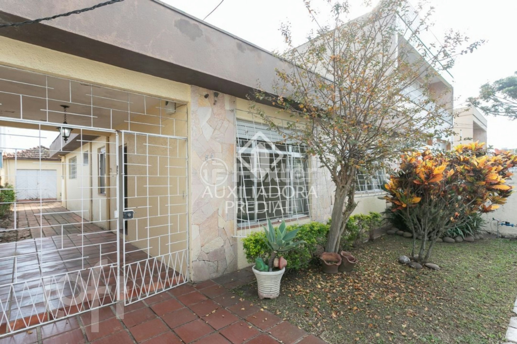 Casa à venda com 3 quartos, 149m² - Foto 1