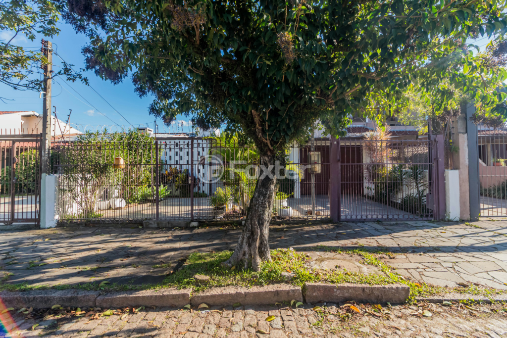 Casa à venda com 3 quartos, 160m² - Foto 1