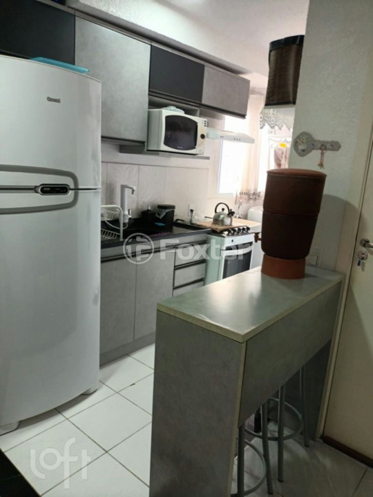 Apartamento à venda com 2 quartos, 42m² - Foto 2