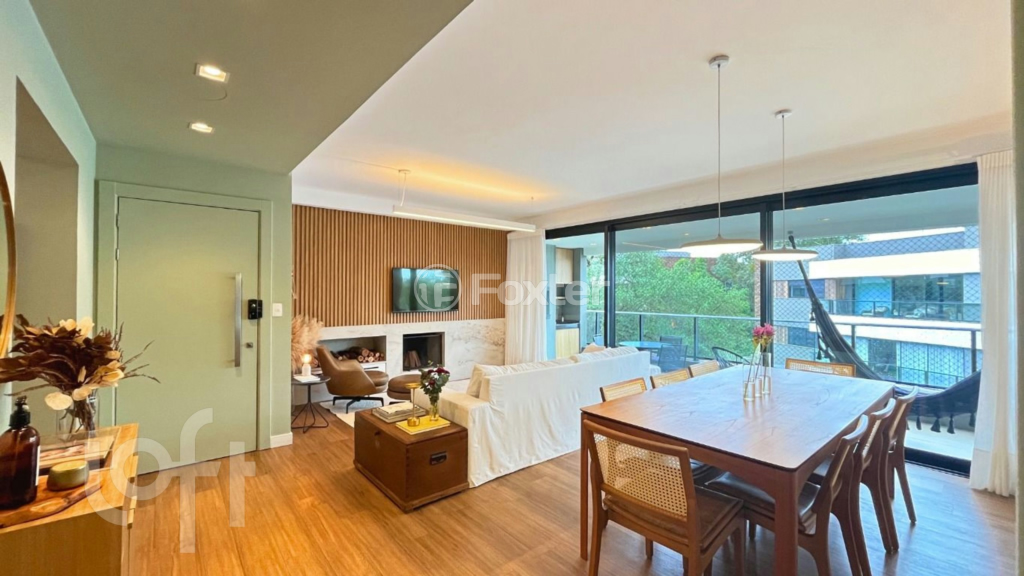 Apartamento à venda com 3 quartos, 146m² - Foto 2
