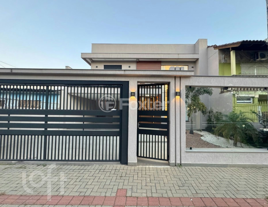 Casa à venda com 3 quartos, 205m² - Foto 1