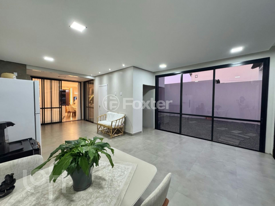 Casa à venda com 3 quartos, 205m² - Foto 7