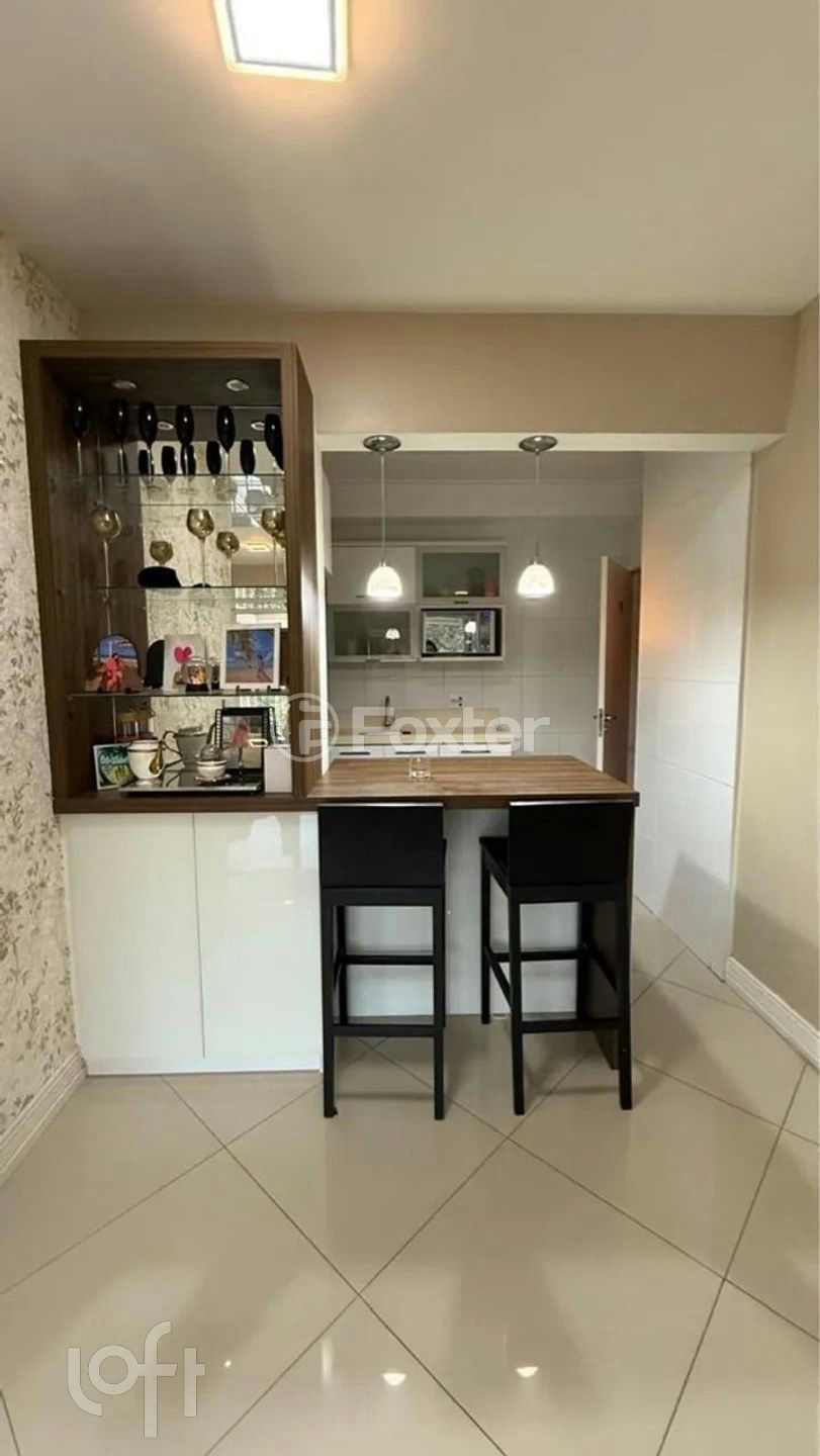 Apartamento à venda com 2 quartos, 75m² - Foto 2