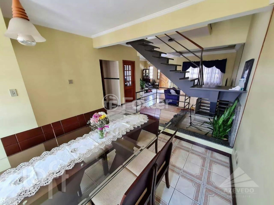 Casa à venda com 4 quartos, 234m² - Foto 2