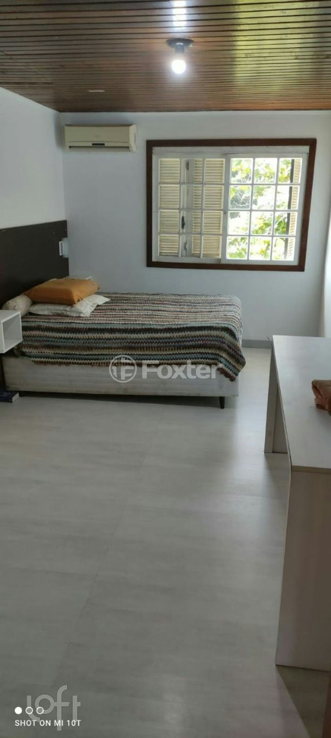 Casa à venda com 3 quartos, 250m² - Foto 2