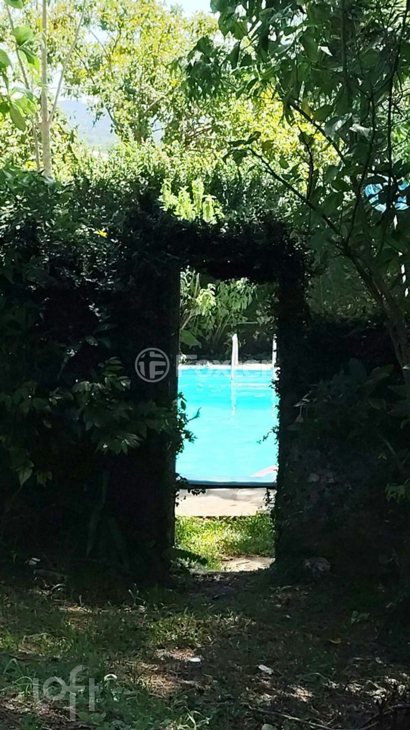 Casa à venda com 3 quartos, 250m² - Foto 1