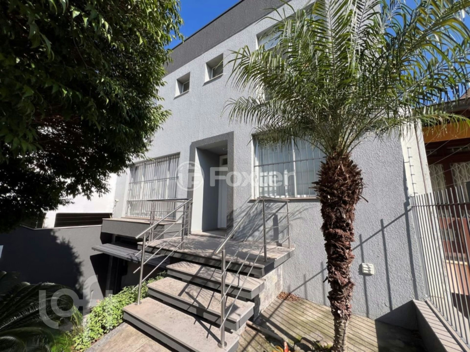 Casa à venda com 3 quartos, 301m² - Foto 1