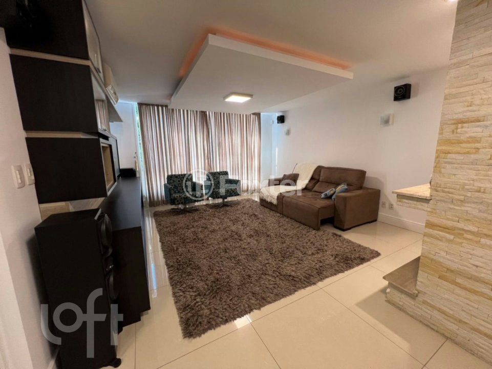 Casa à venda com 3 quartos, 301m² - Foto 2