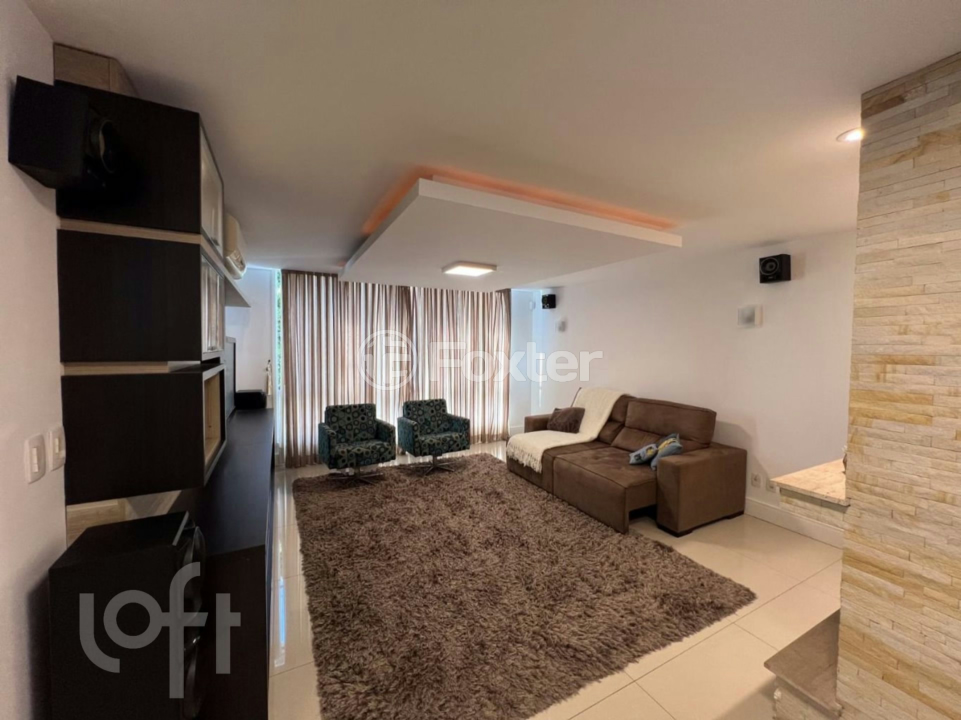 Casa à venda com 3 quartos, 301m² - Foto 4