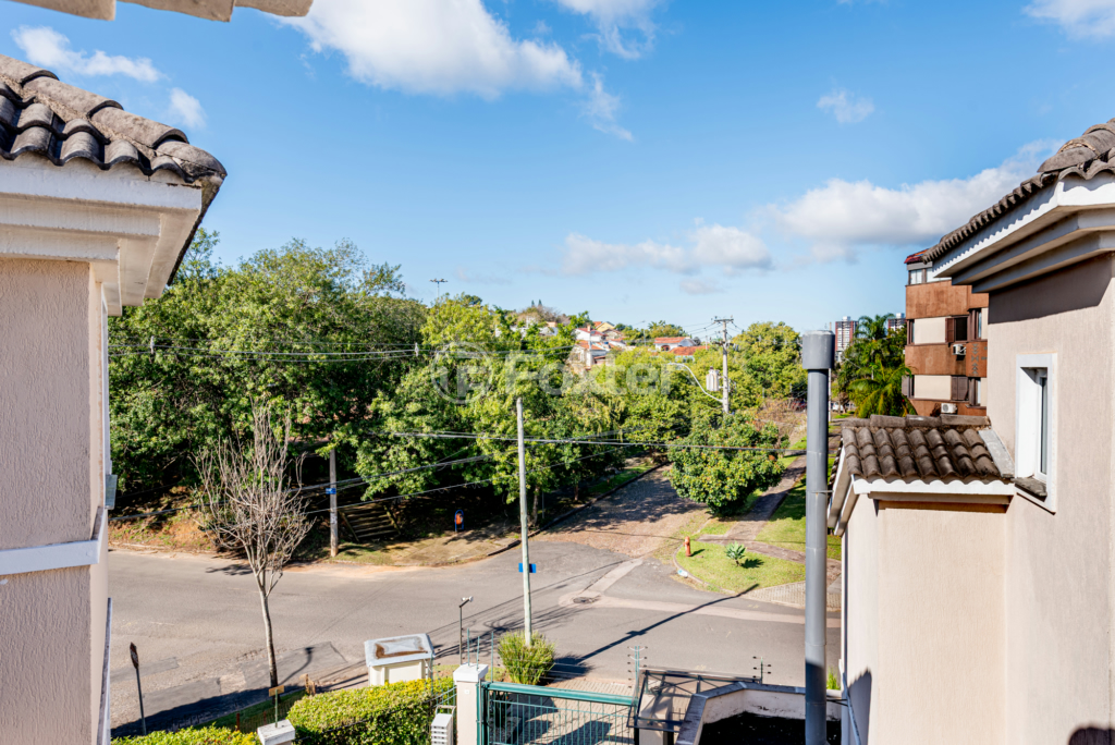 Casa de Condomínio à venda com 4 quartos, 212m² - Foto 4