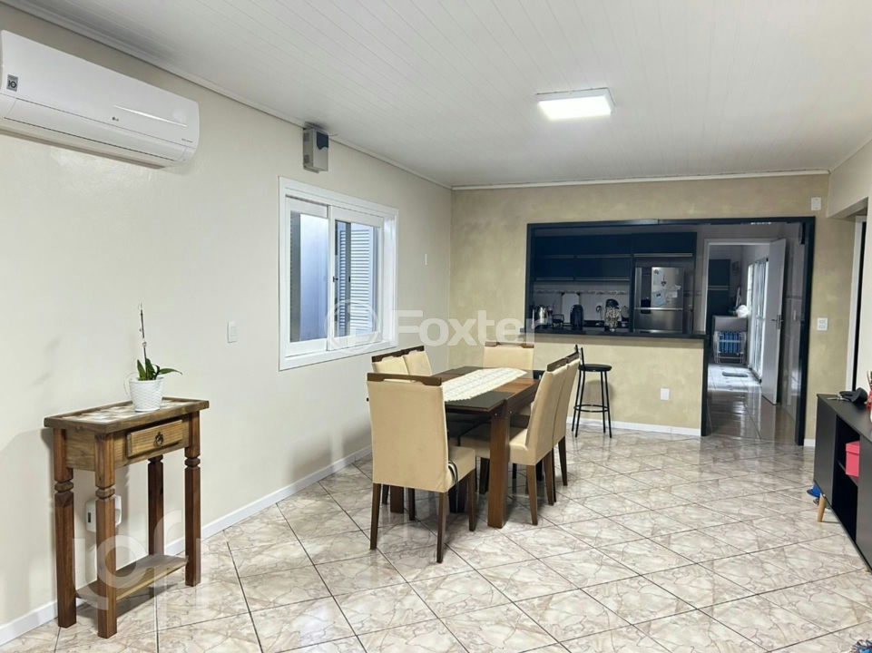 Casa à venda com 3 quartos, 198m² - Foto 2