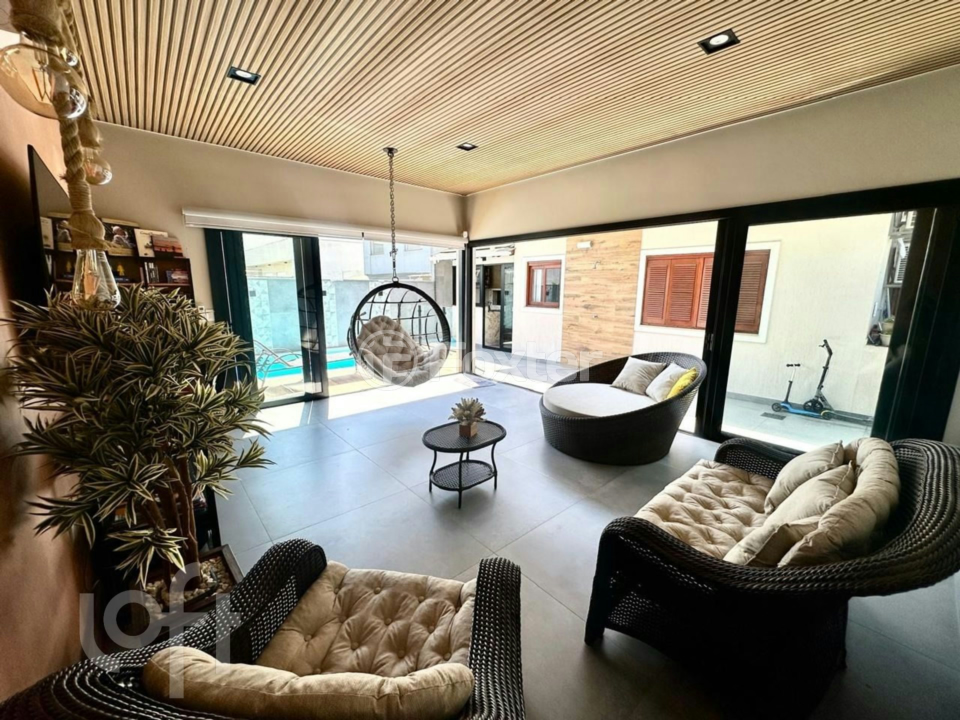 Casa à venda com 3 quartos, 170m² - Foto 1