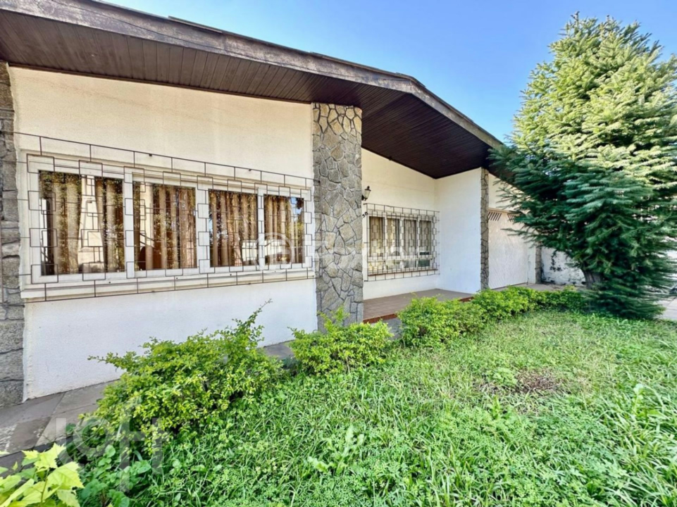 Casa à venda com 3 quartos, 360m² - Foto 2