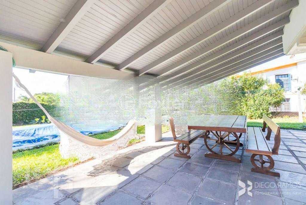 Casa de Condomínio à venda com 3 quartos, 400m² - Foto 1