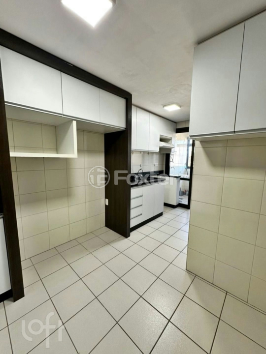 Apartamento à venda com 3 quartos, 111m² - Foto 13