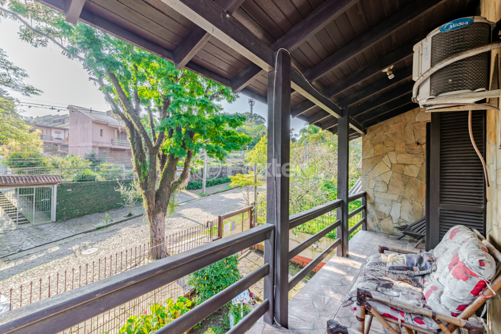 Casa à venda com 4 quartos, 250m² - Foto 29